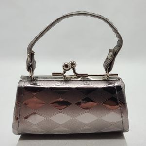 Vintage Style Kiss Clasp Mini Purse / Coin Silver Tone with Geometric Pattern.